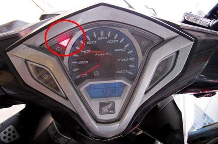 Lampu Merah Di Speedometer Vario 110. Jangan Sampai Salah, Langkah Ini Harus Segera Dilakukan Saat Lampu Indikator Suhu Motor Menyala