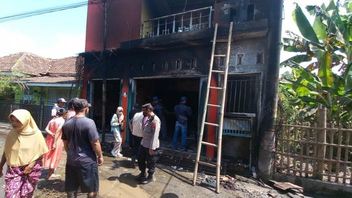 Vario Techno 125 Jakarta Timur. Warga Kudus Dalimah Teriak Histeris Tahu Rumahnya Terbakar, Suami Terluka Tertimpa Pintu